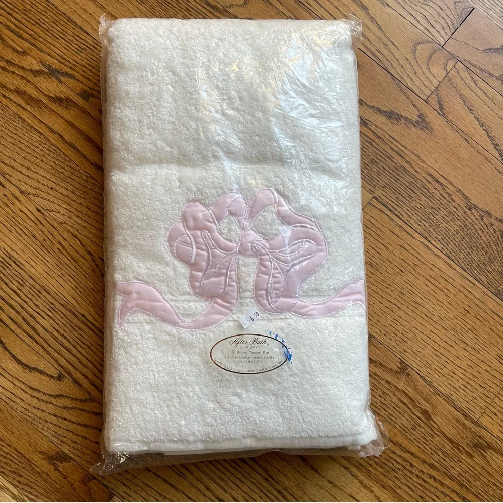 Abouchar White 100% Cotton Towel Set with Pink Embroidered Bow Appliques